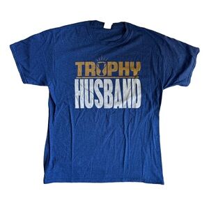 Men’s Blue and Gold Short Sleeve “Trophy Husband” Tee Size Large